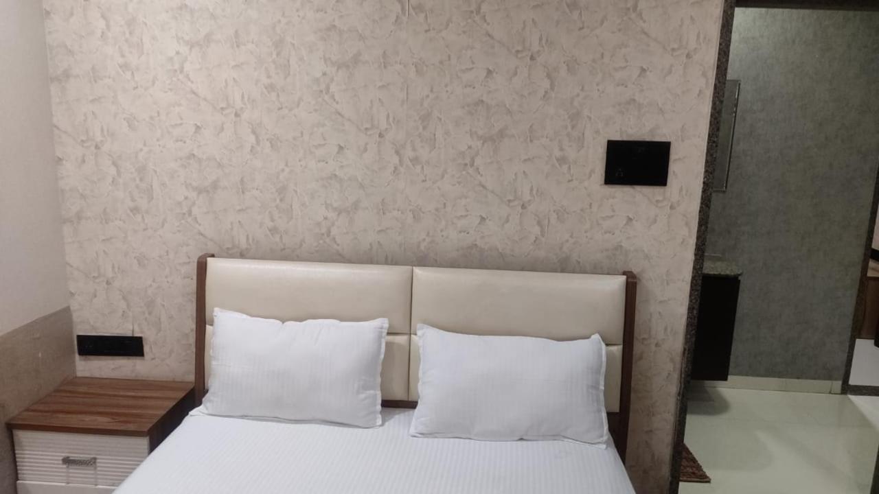 Stay10 Premium Service Apartment