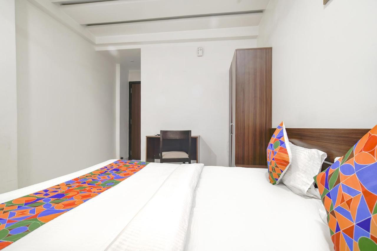 Hotel Fabhotel Regal Regency 3*