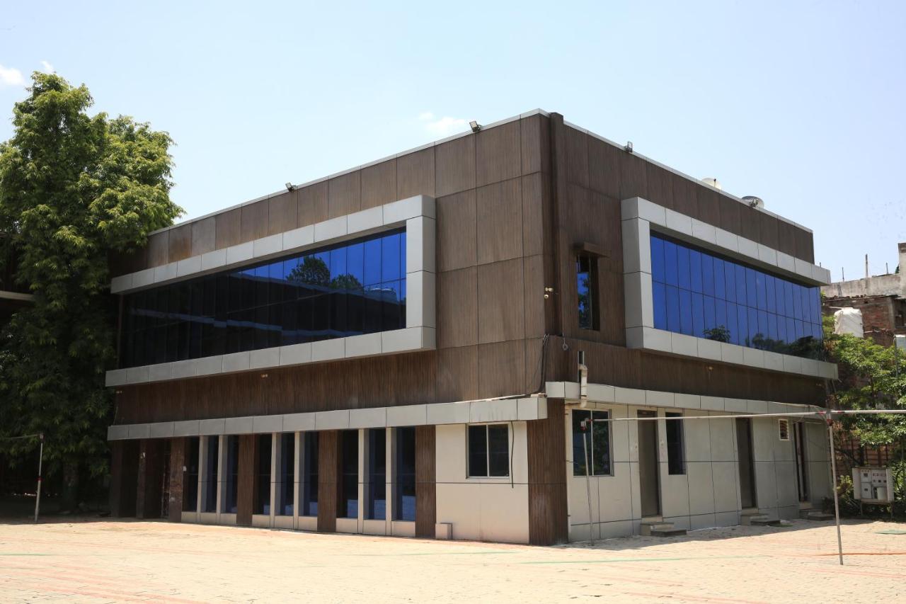 Shri Raam Krishna Baag Hotel Indore