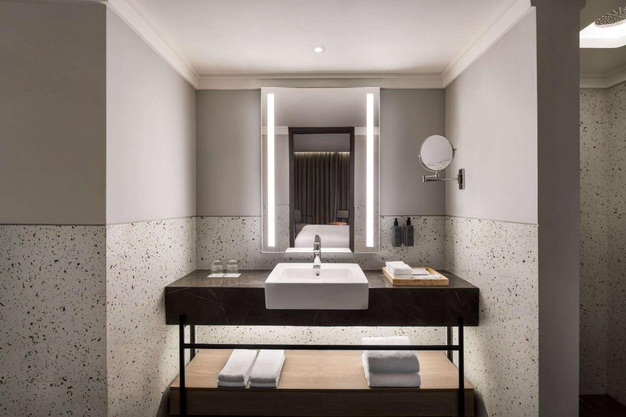 Ramada Encore By Wyndham Nipania * Indore