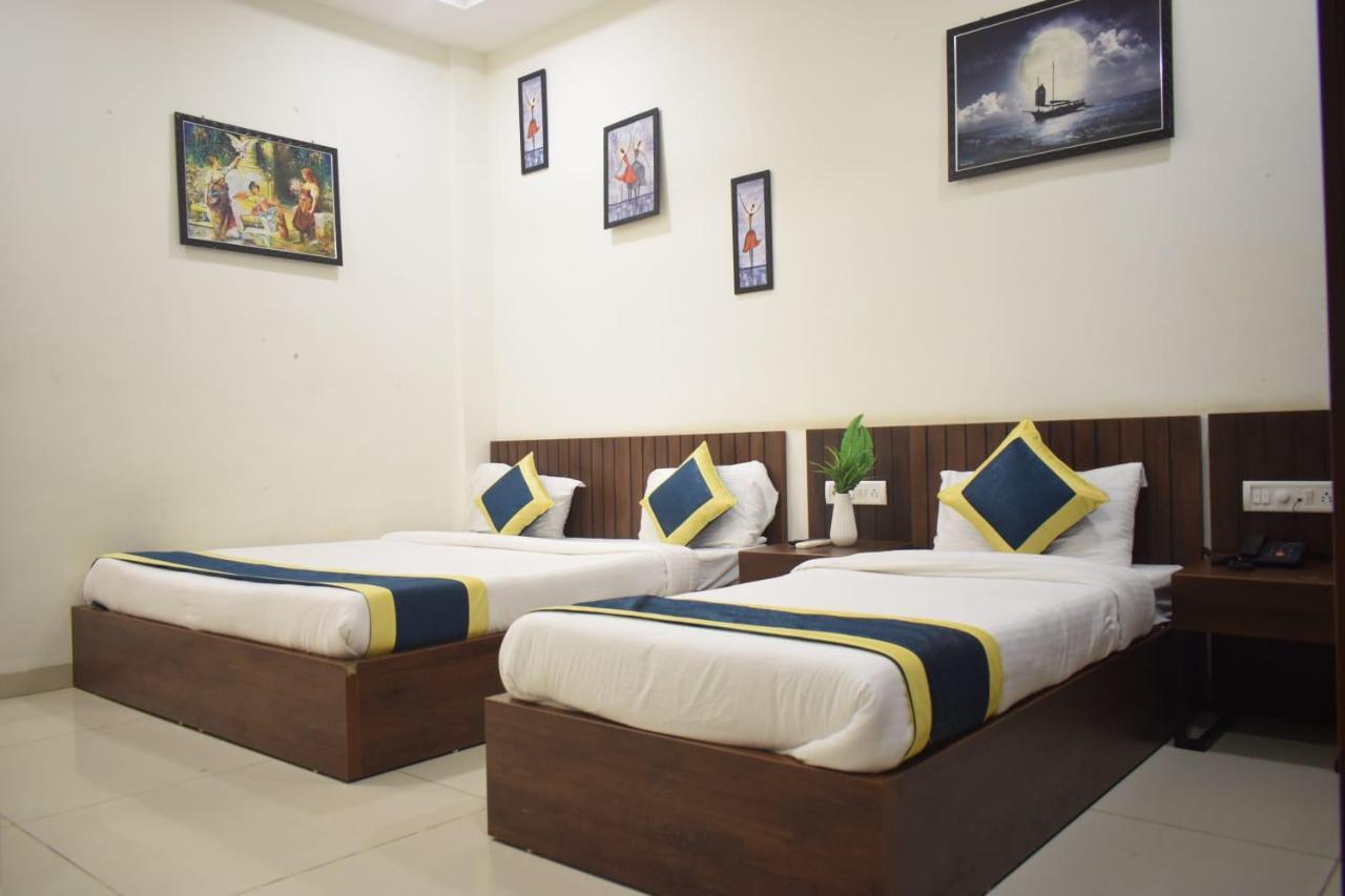 Lakshya Sheesh Mahal Hotel 2*