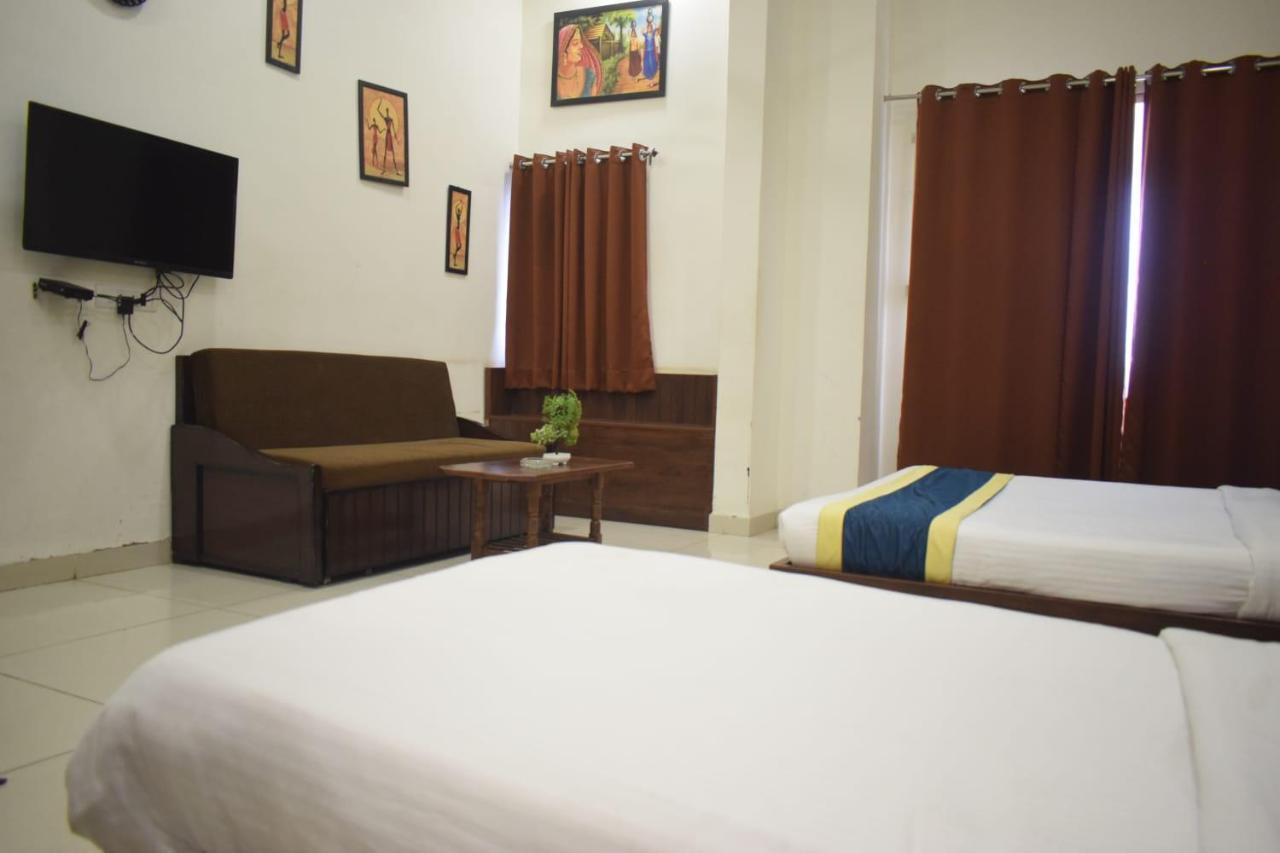 Lakshya Sheesh Mahal 2* Indore