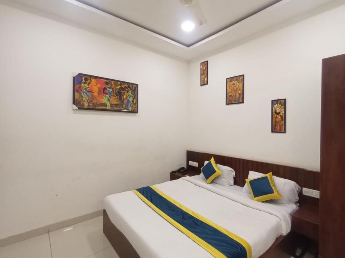 Lakshya Sheesh Mahal Hotel