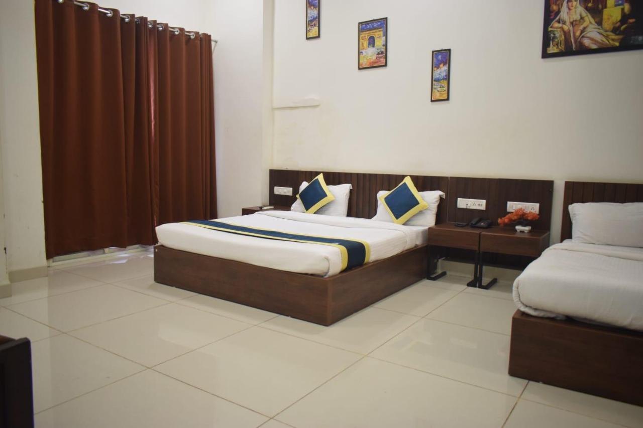 Lakshya Sheesh Mahal 2* Indore