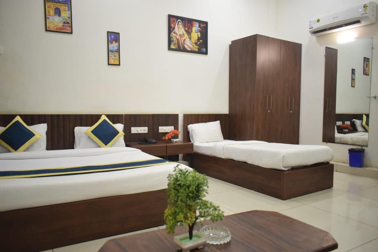 Lakshya Sheesh Mahal Hotel Indore