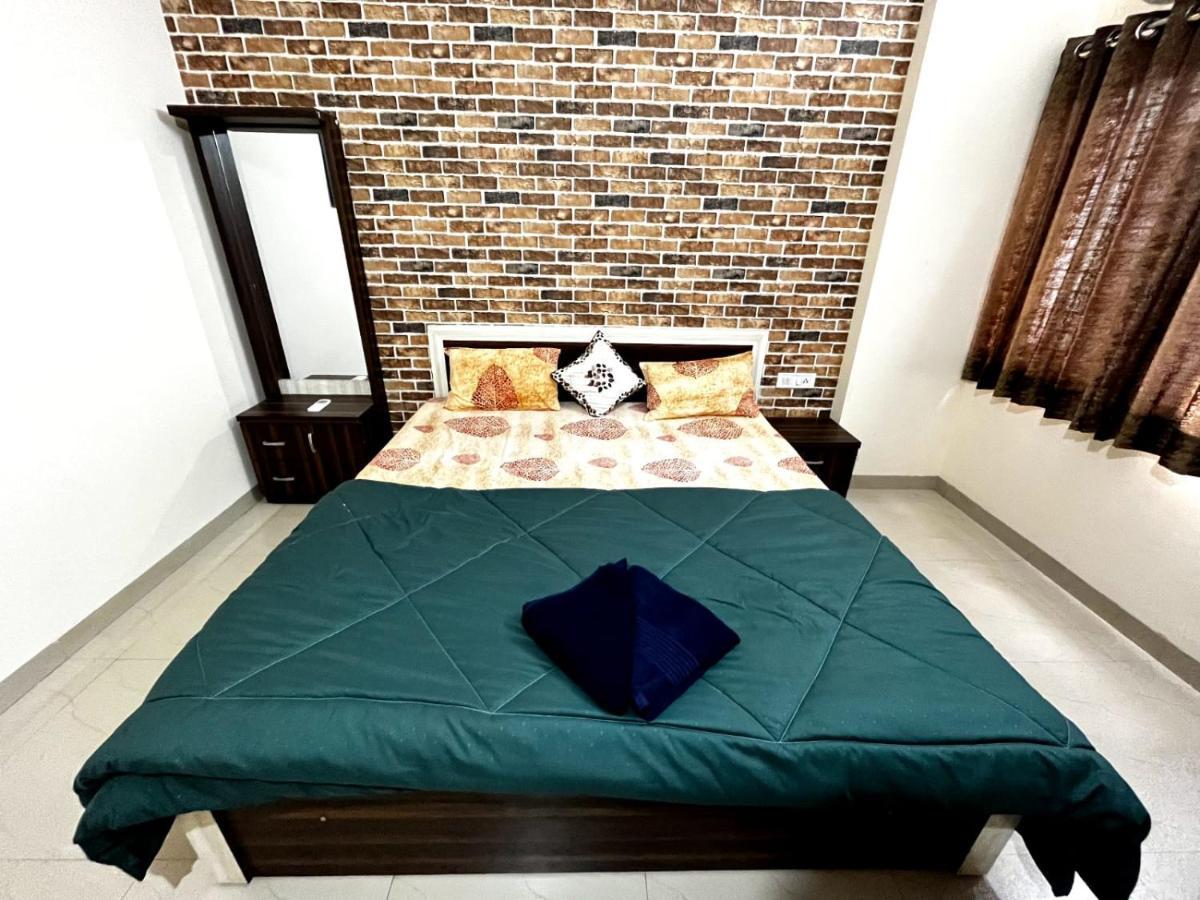 Apartment Staeg Heart Of 2bhk - 201 *