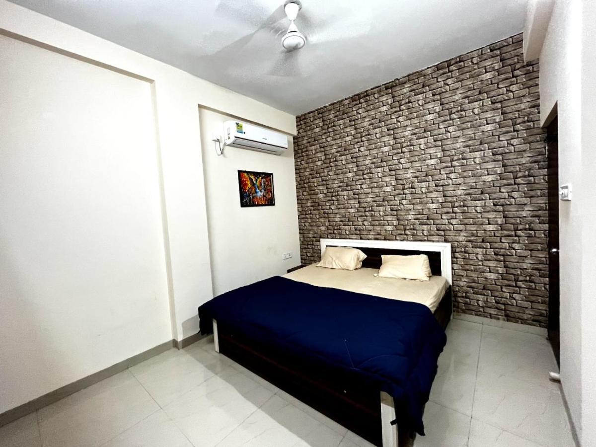Apartment Staeg Heart Of 2bhk - 201 *