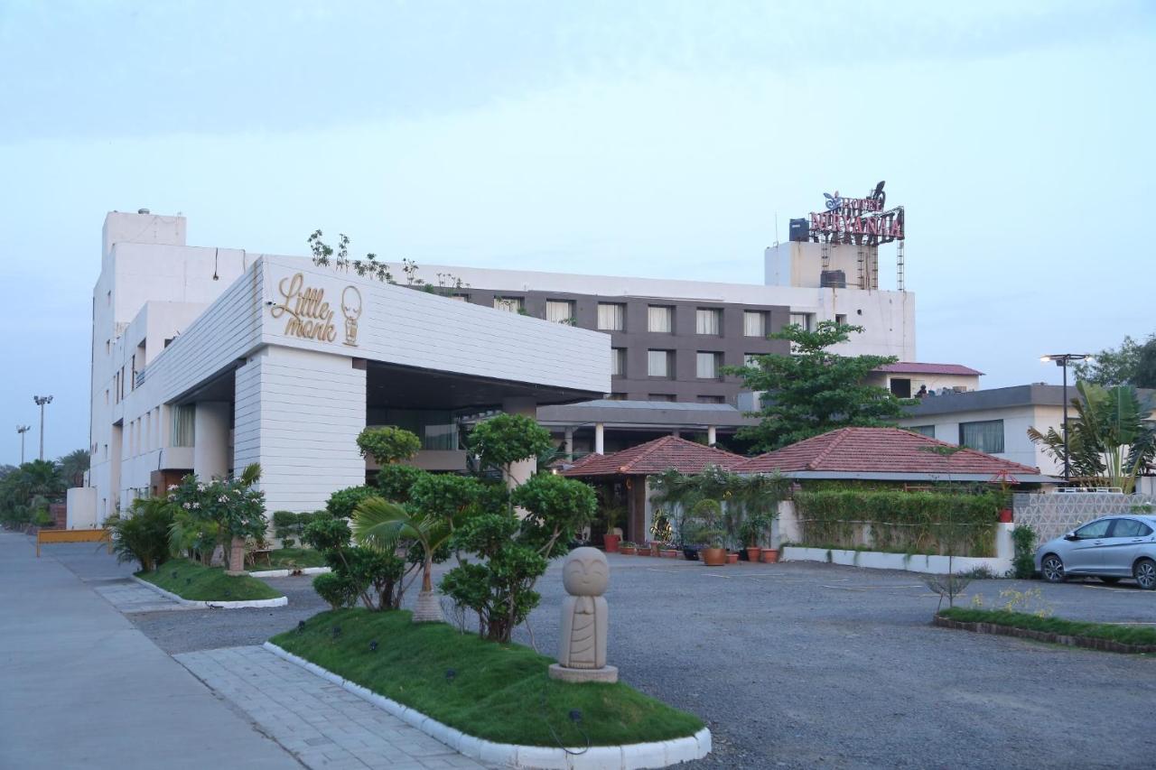 Monk's Nirvanaa & Hotel 3*