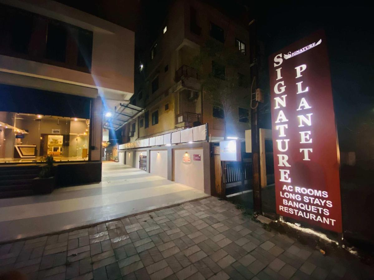 Signature Planet Hotel