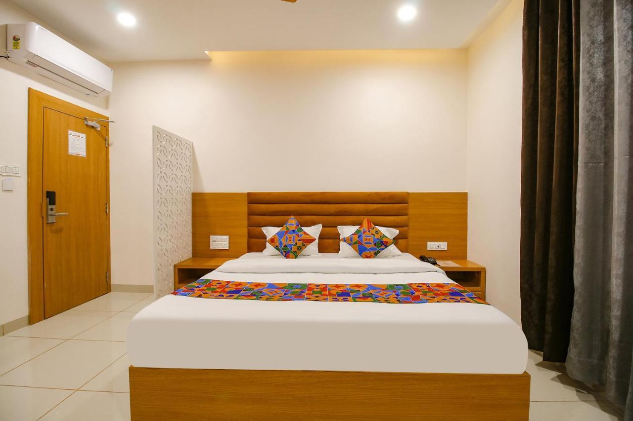 Hotel Fabhotel The Gravity Indore