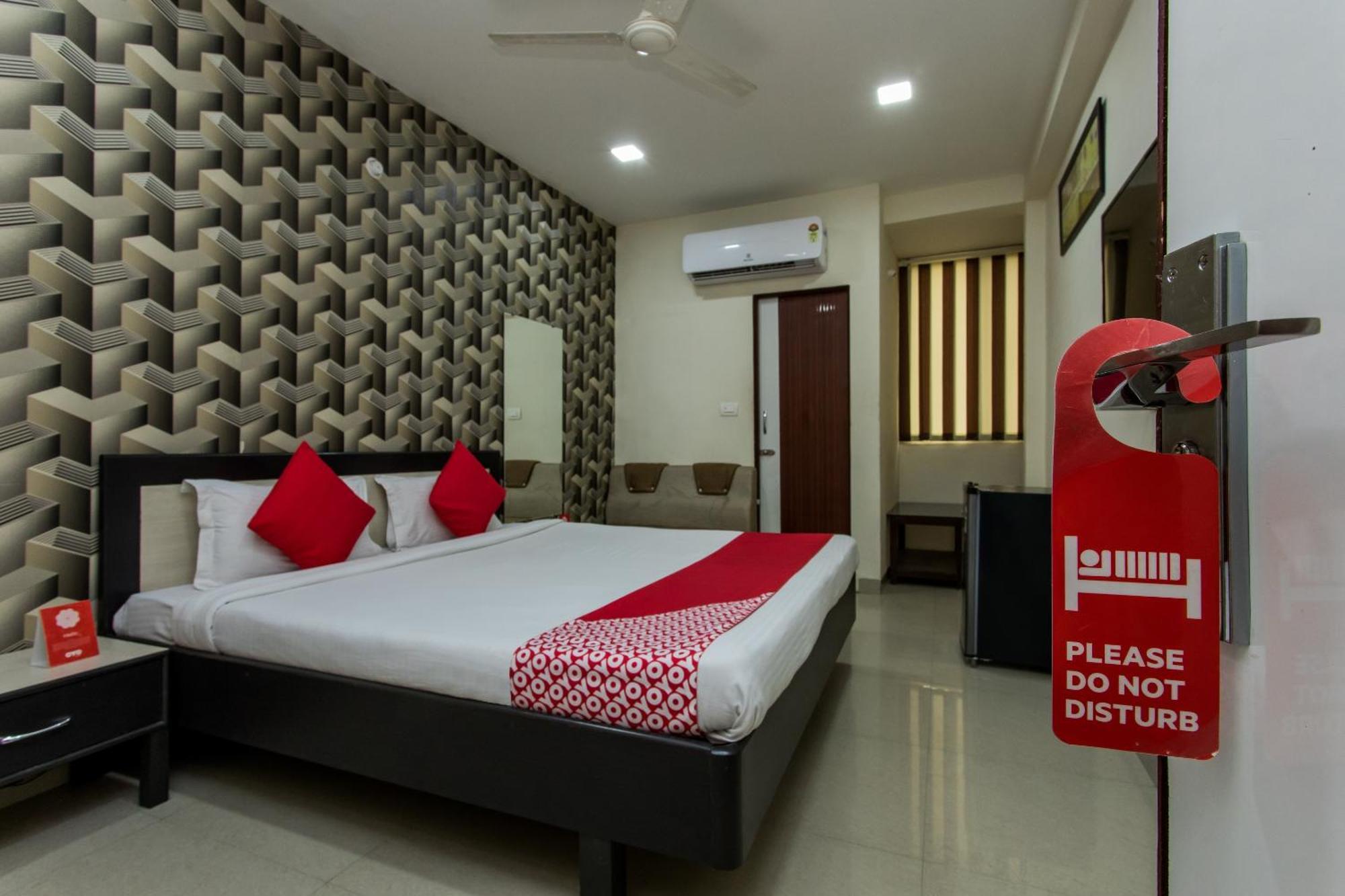 Hotel Super Collection O Prithviraj Indore