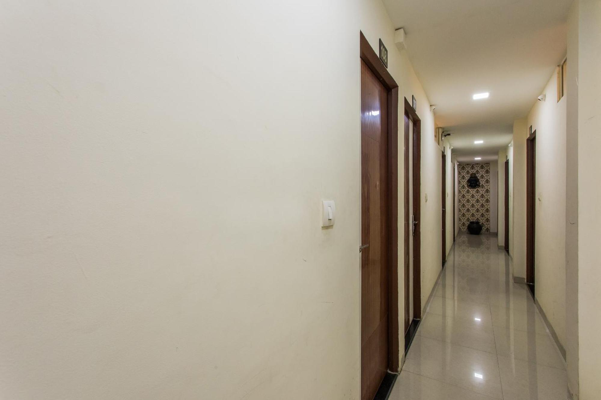 Super Collection O Prithviraj Hotel
