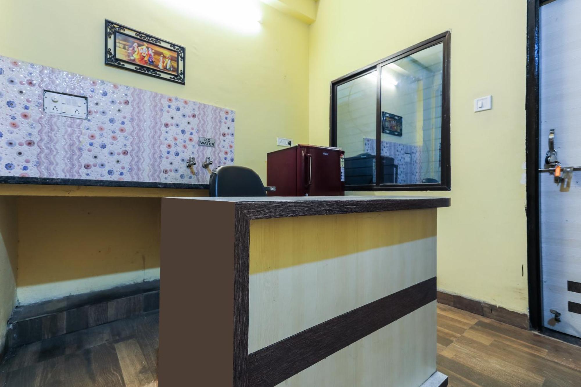 Oyo Easy Hotel Indore