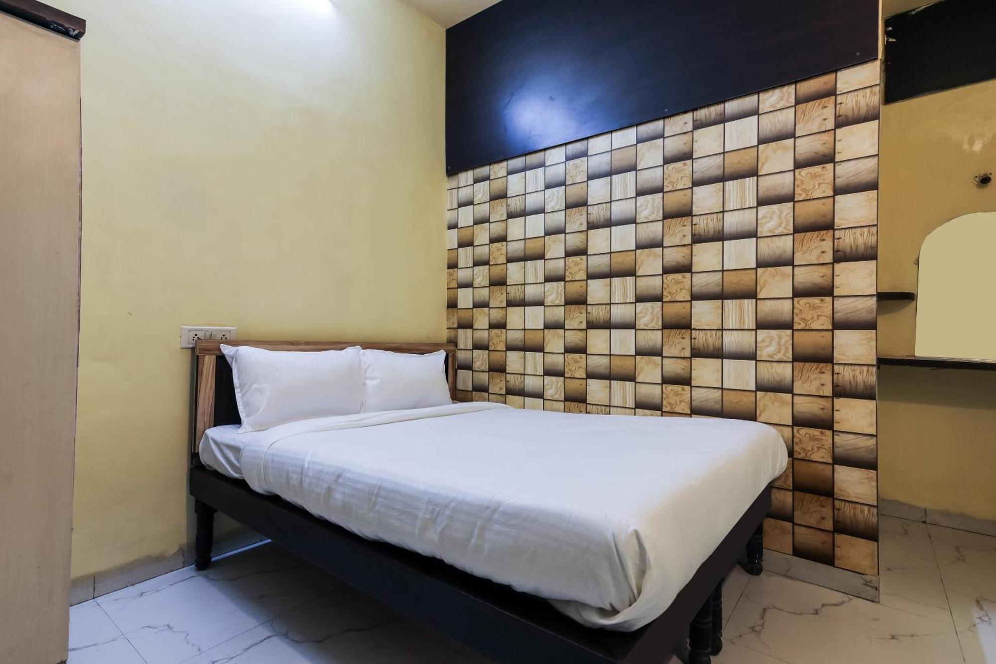Oyo Easy Hotel Indore