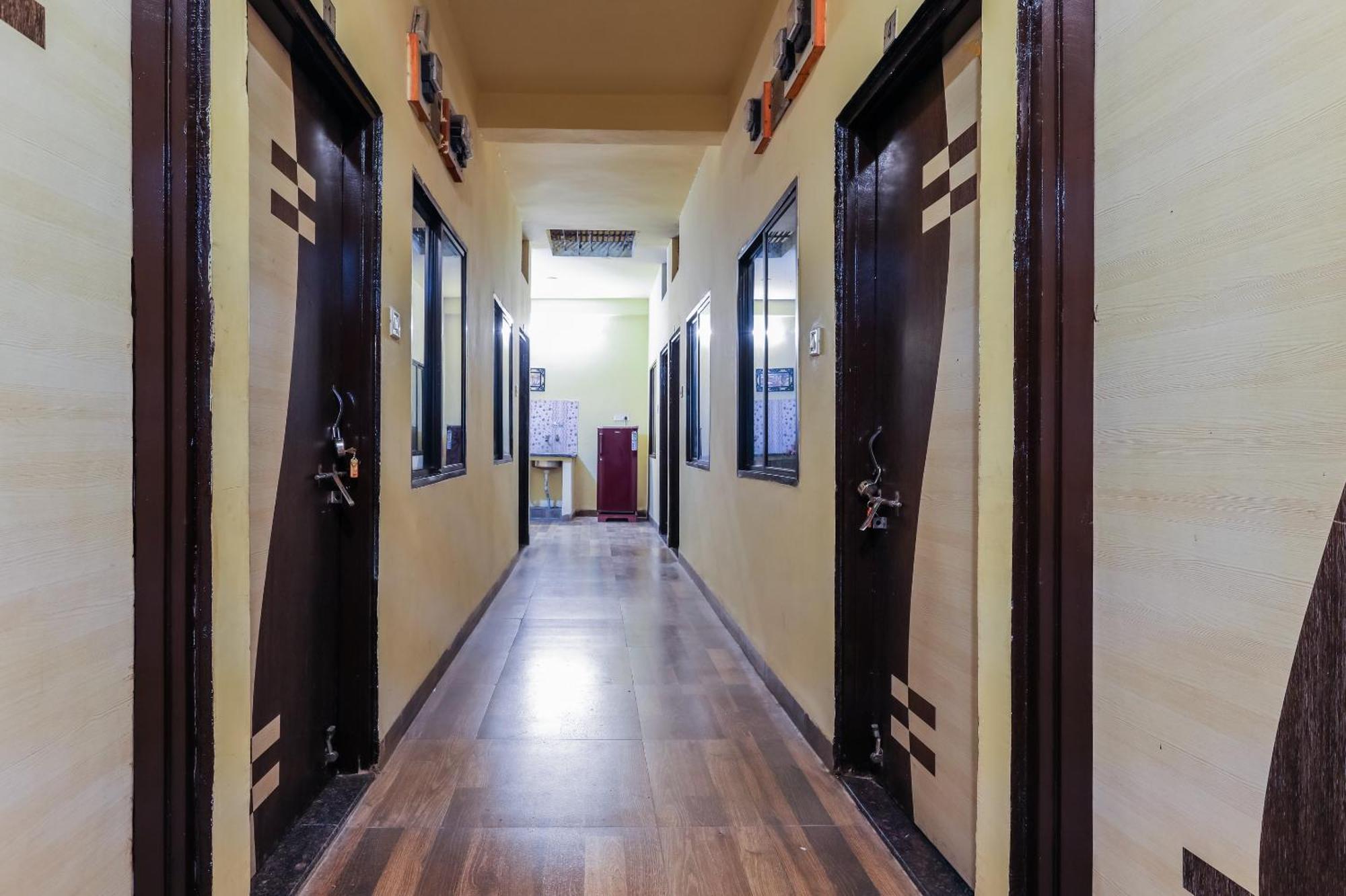 Oyo Easy 2* Indore