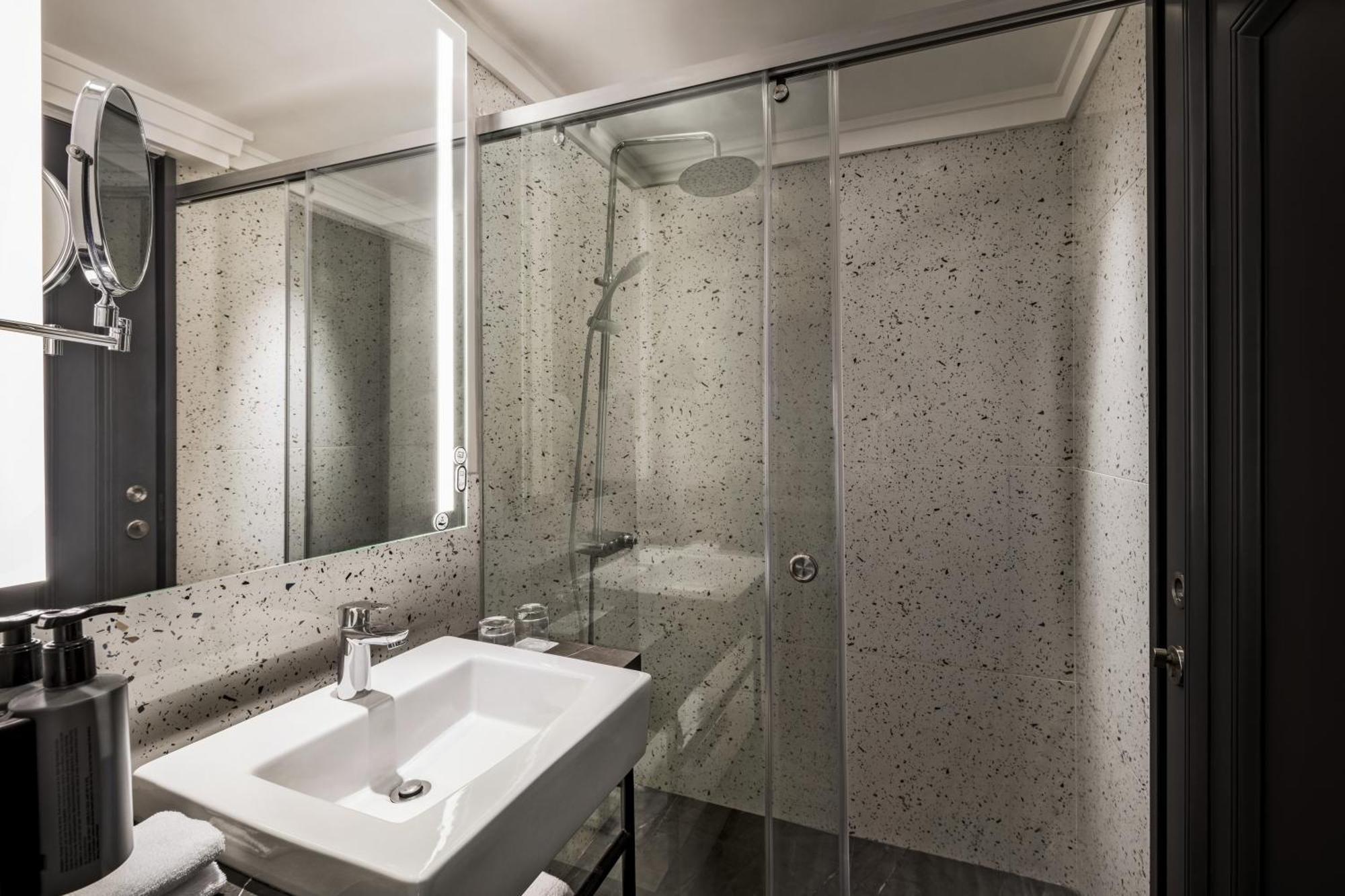Hotel Ramada Encore By Wyndham Nipania