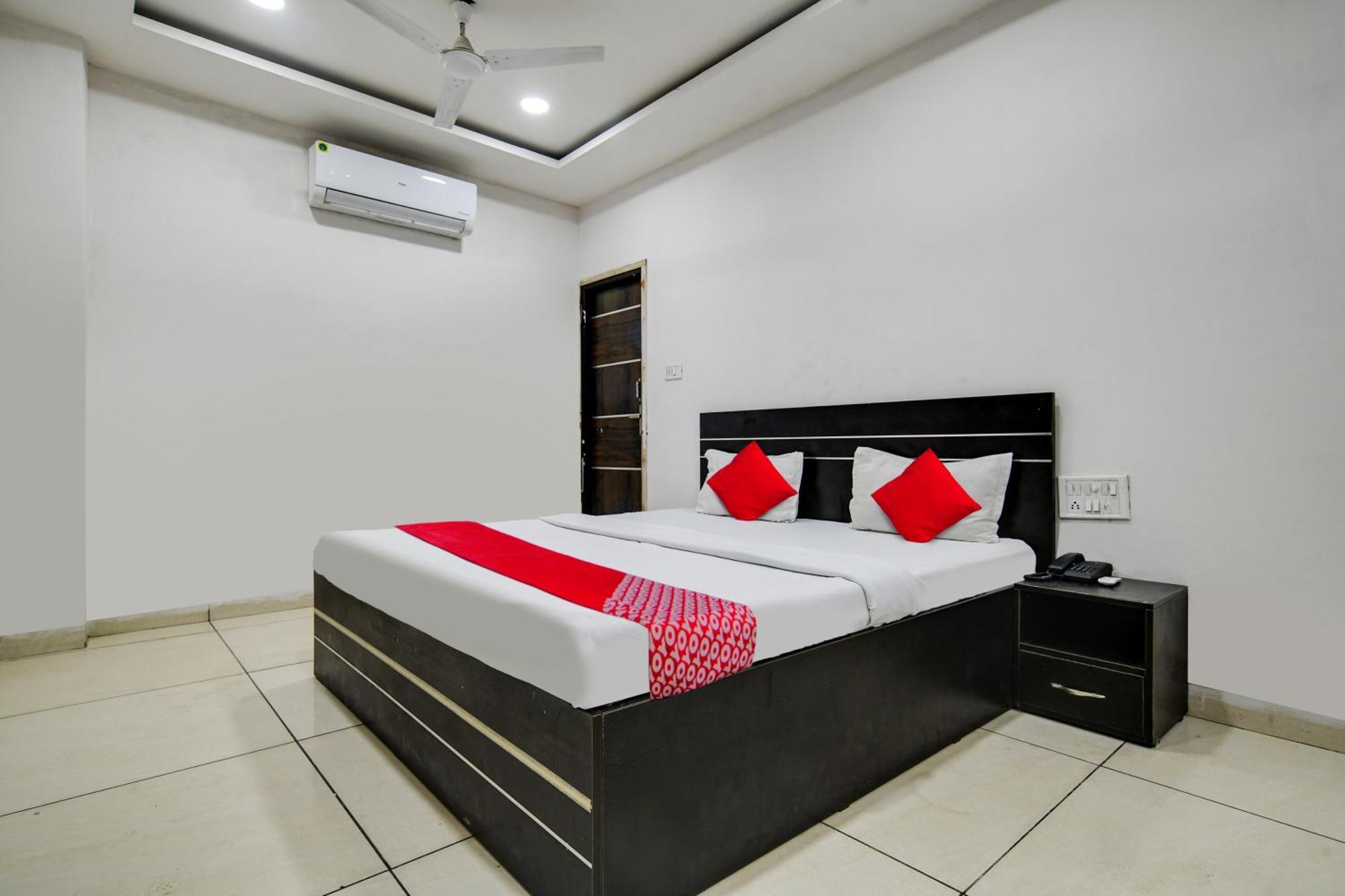 Oyo Flagship Zoyo Hotel 3*