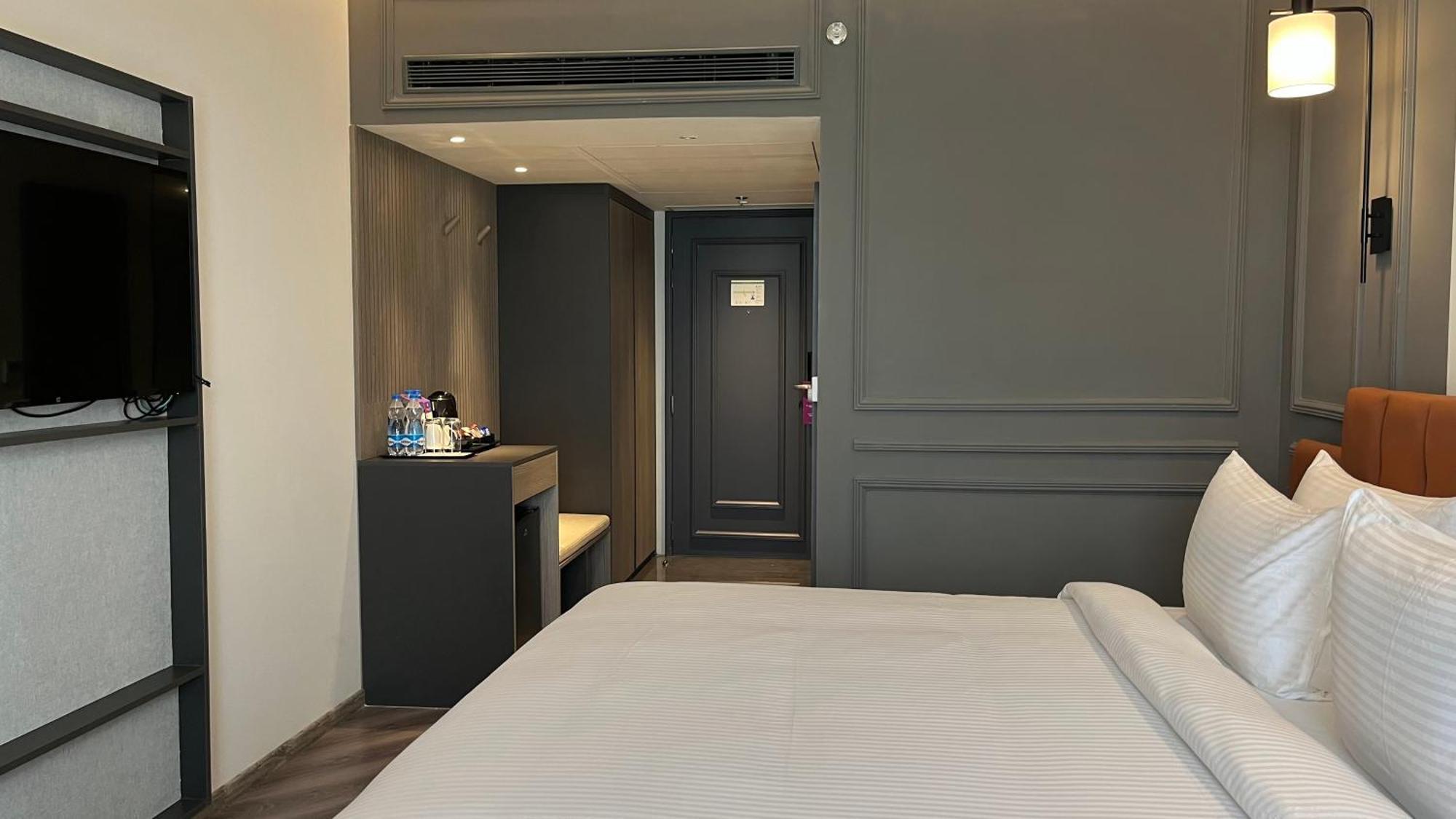 Ramada Encore By Wyndham Nipania * Indore