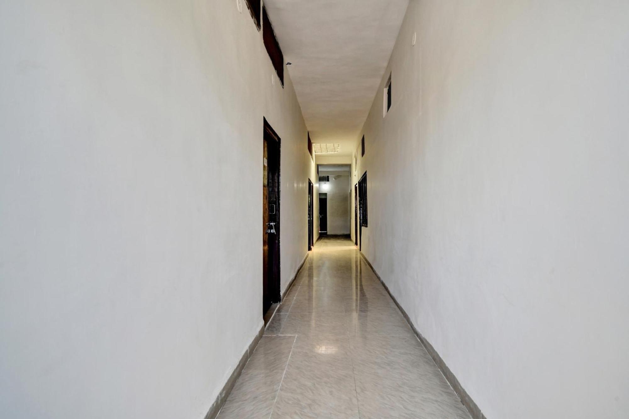 Spot On 81340 Bamleshwari Hotel