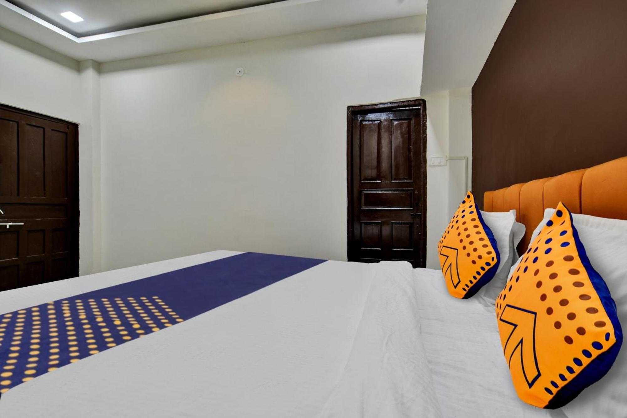 Spot On 81340 Bamleshwari Hotel Indore
