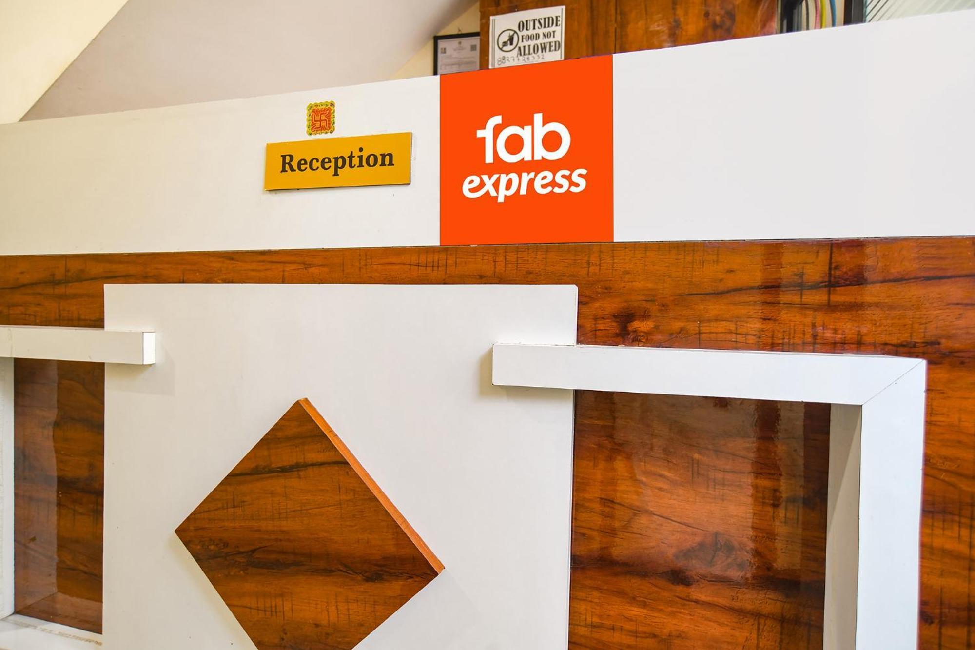Hotel Fabexpress Golden Sky