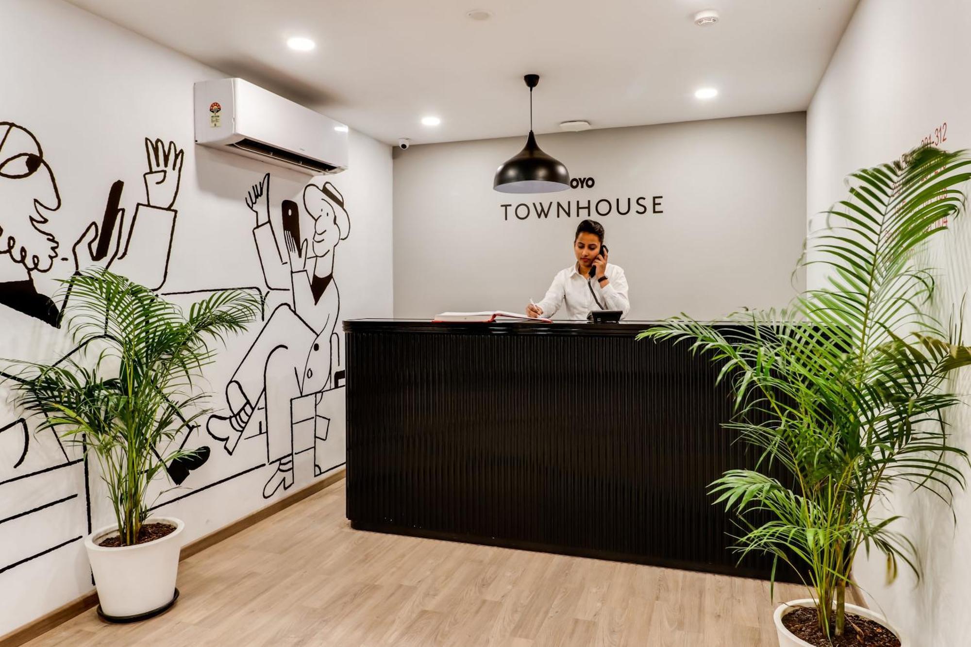 Super Townhouse Gandhi Hall Hotel 4*