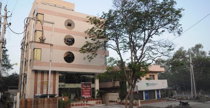 Hotel Fabhotel Amrit Residency