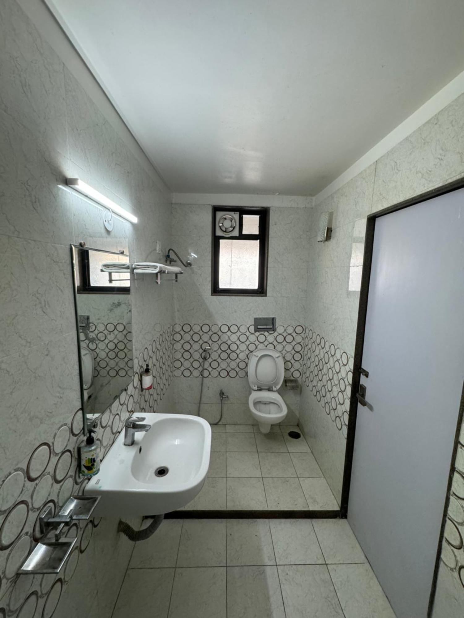 Hotel The Tripti & Banquets