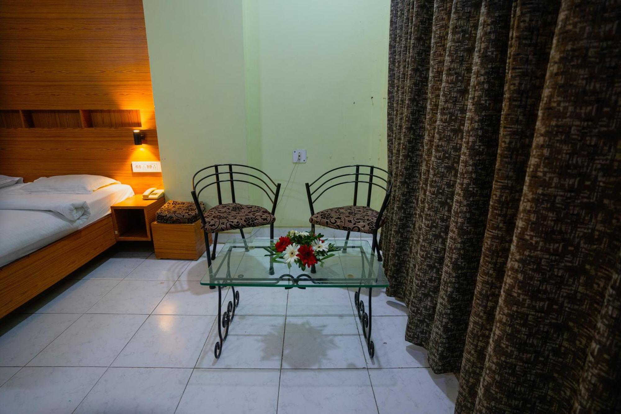 Girdhar Mahal Guest house *