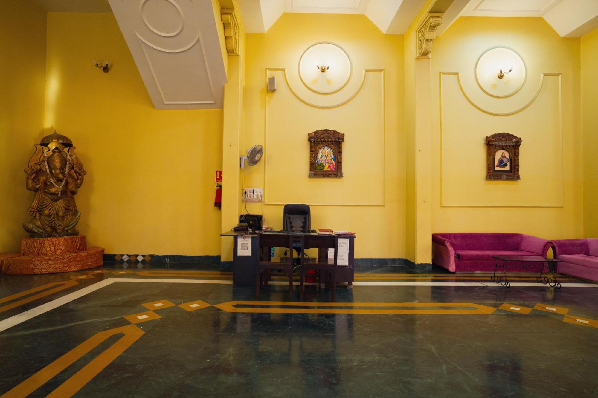 Girdhar Mahal