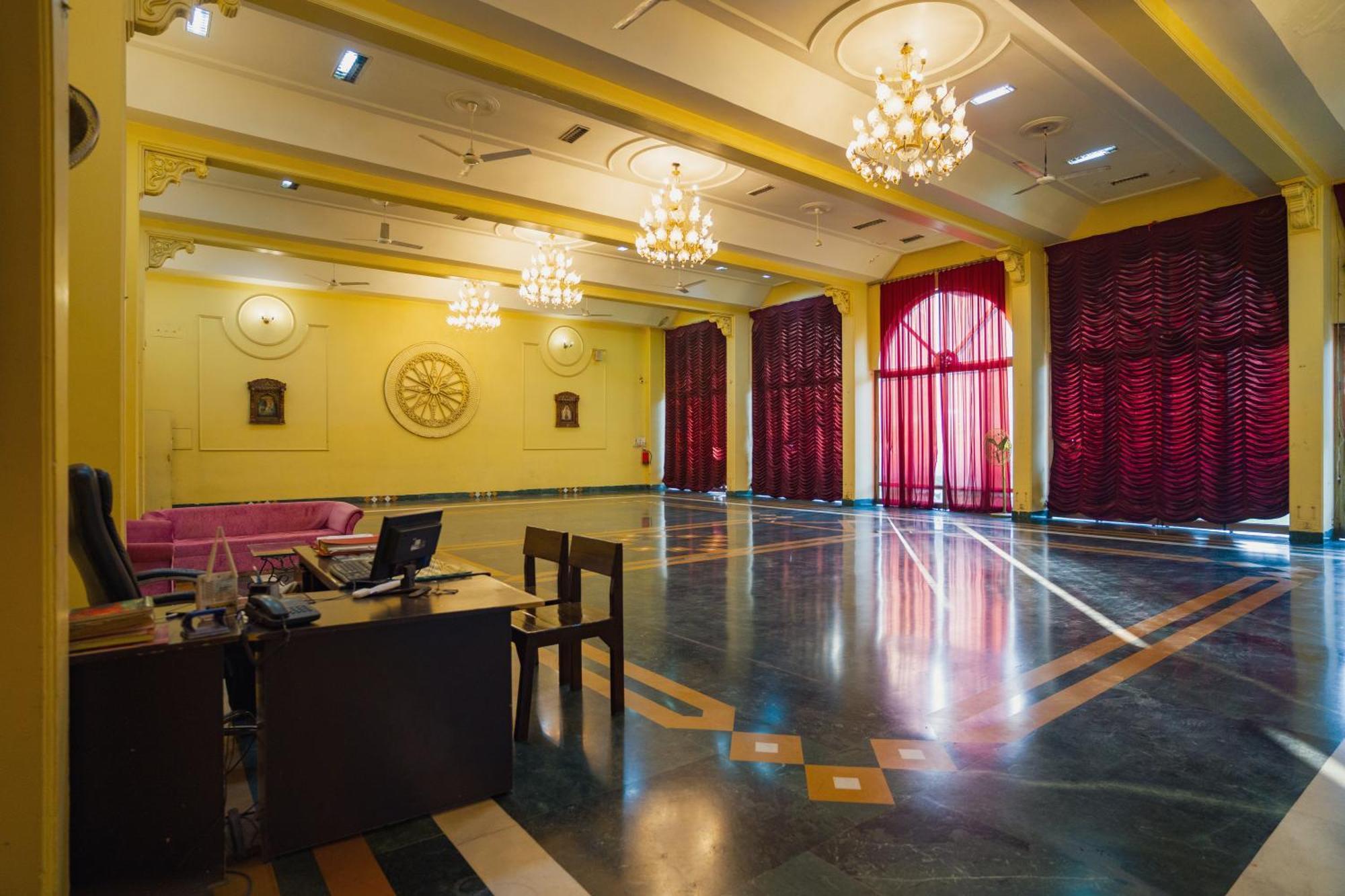 Girdhar Mahal