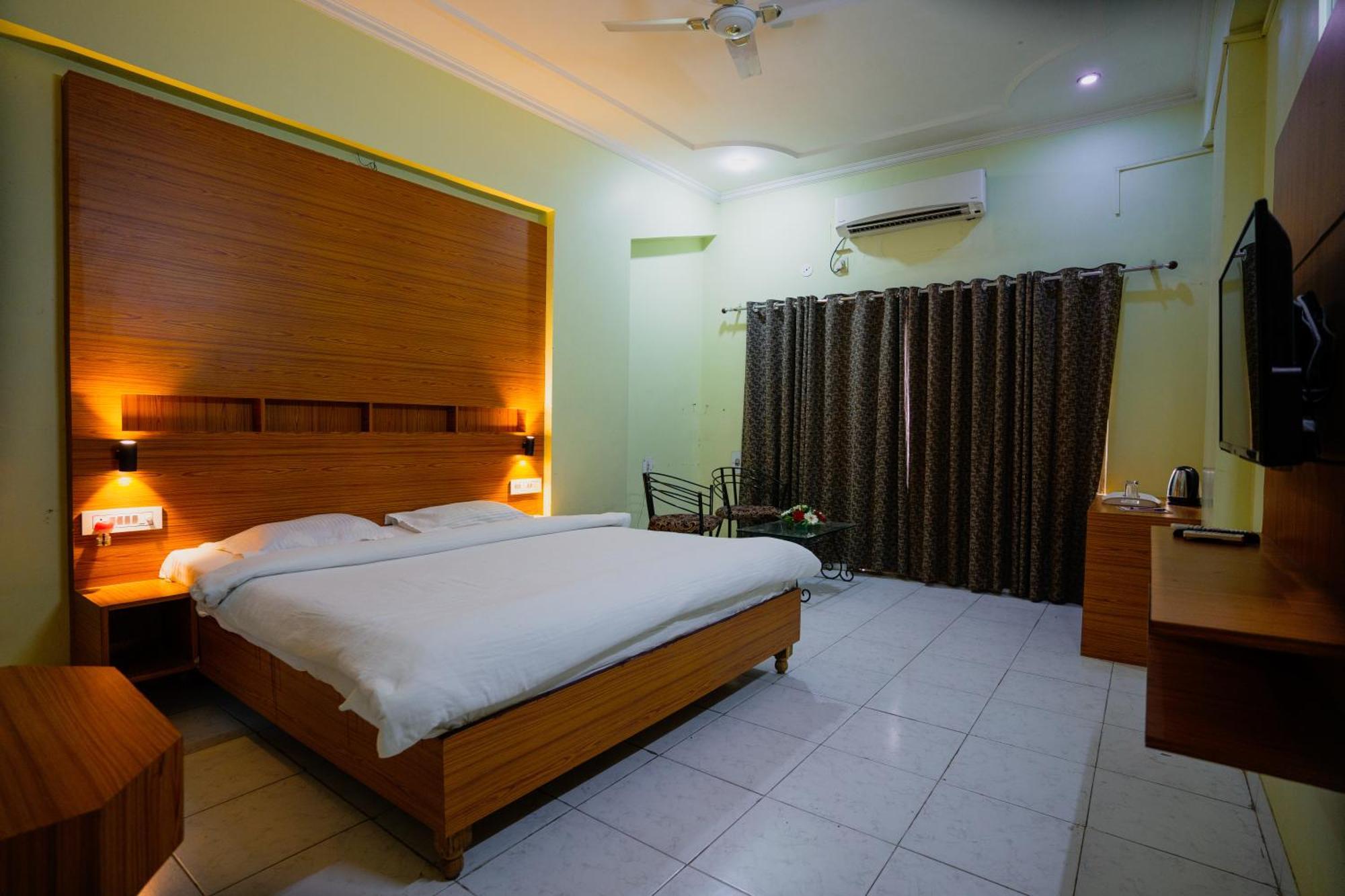 Guest house Girdhar Mahal