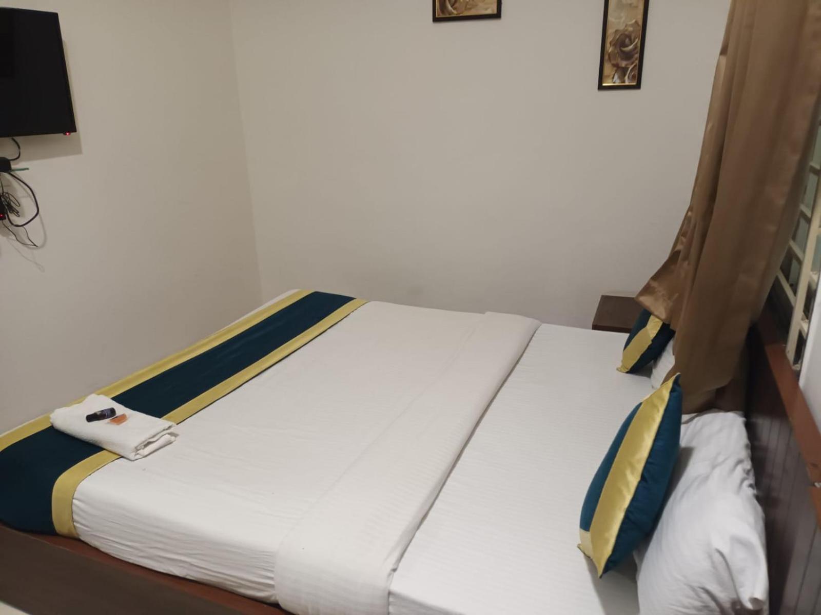 Lakshya Sheesh Mahal 2* Indore