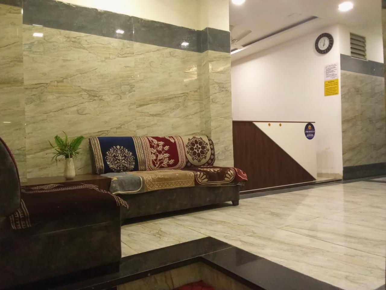 Lakshya Sheesh Mahal Hotel 2*