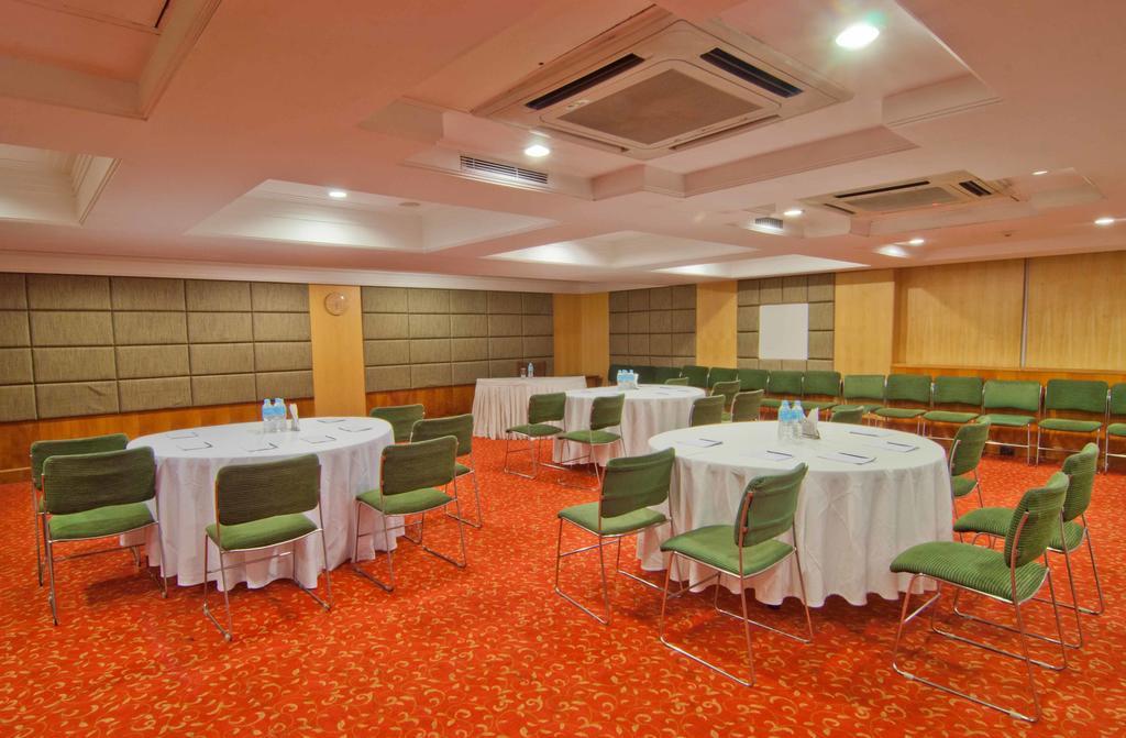 Sarovar Portico 4*