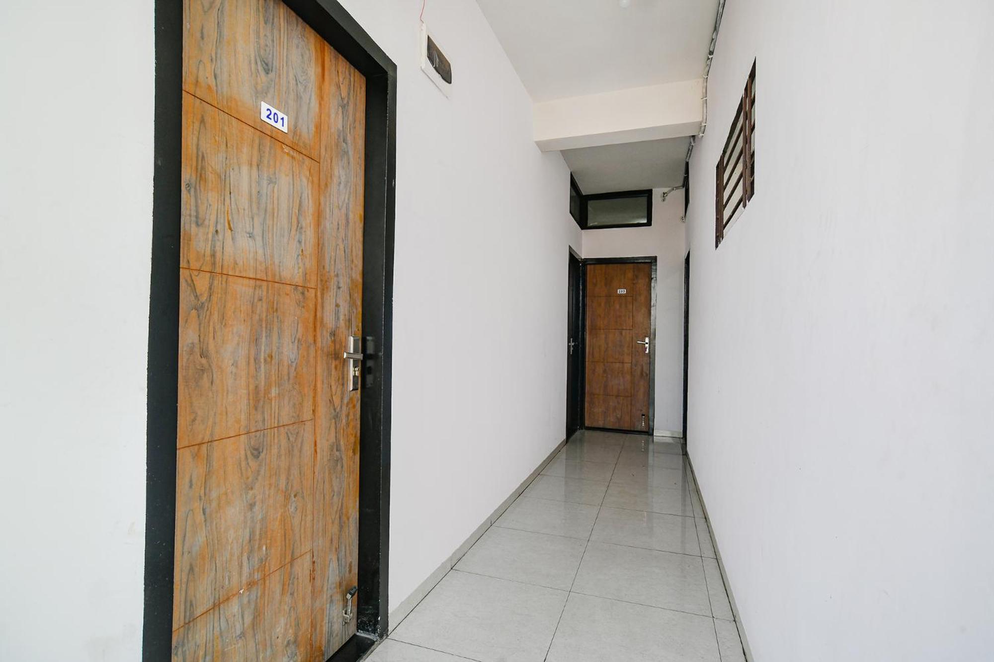 Hotel Fabexpress Shree 3*