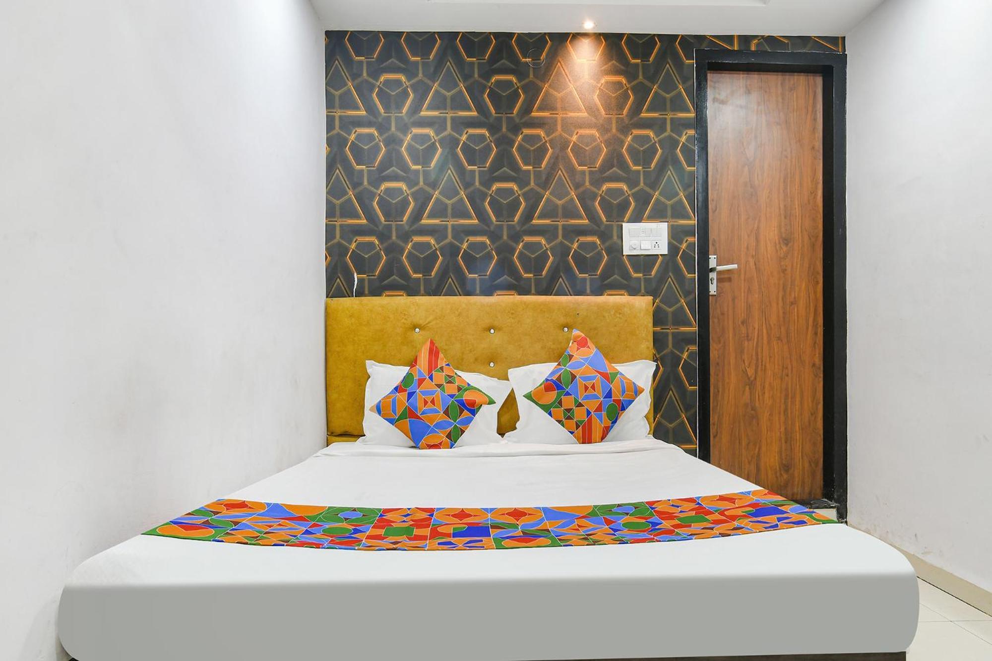 Hotel Fabexpress Shree