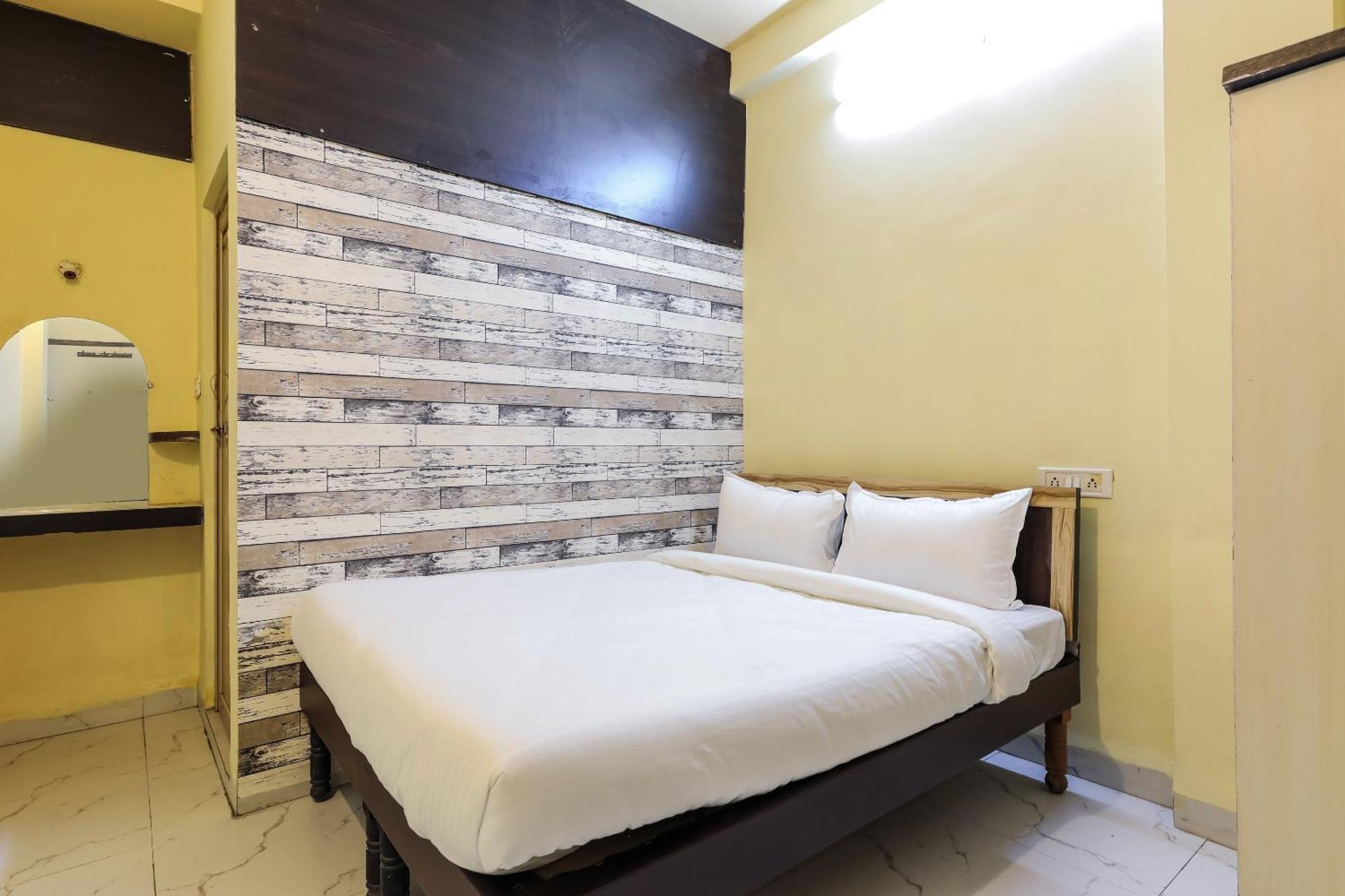 Oyo Easy 2* Indore