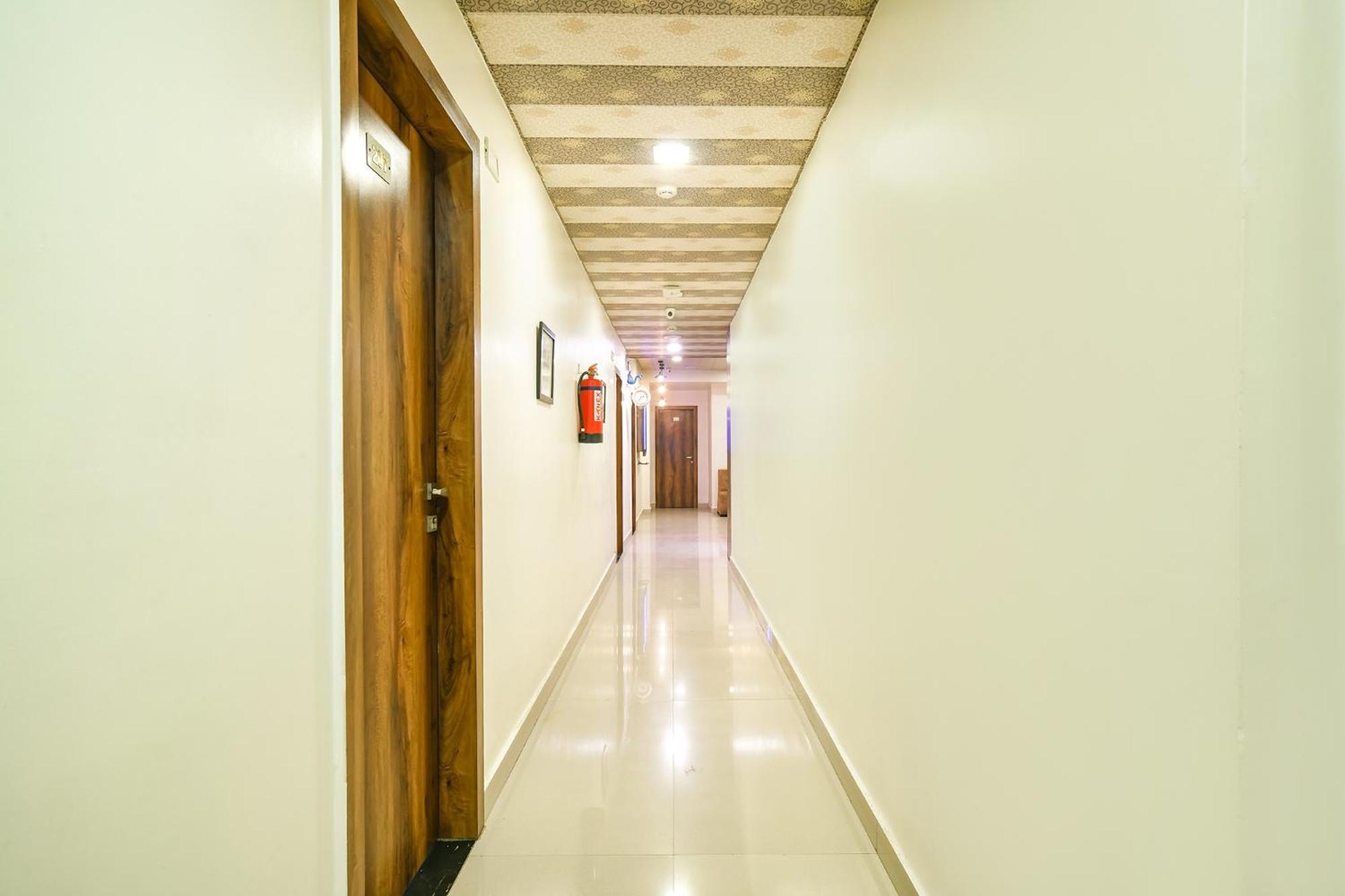 Hotel Fabexpress The King Palace 3*