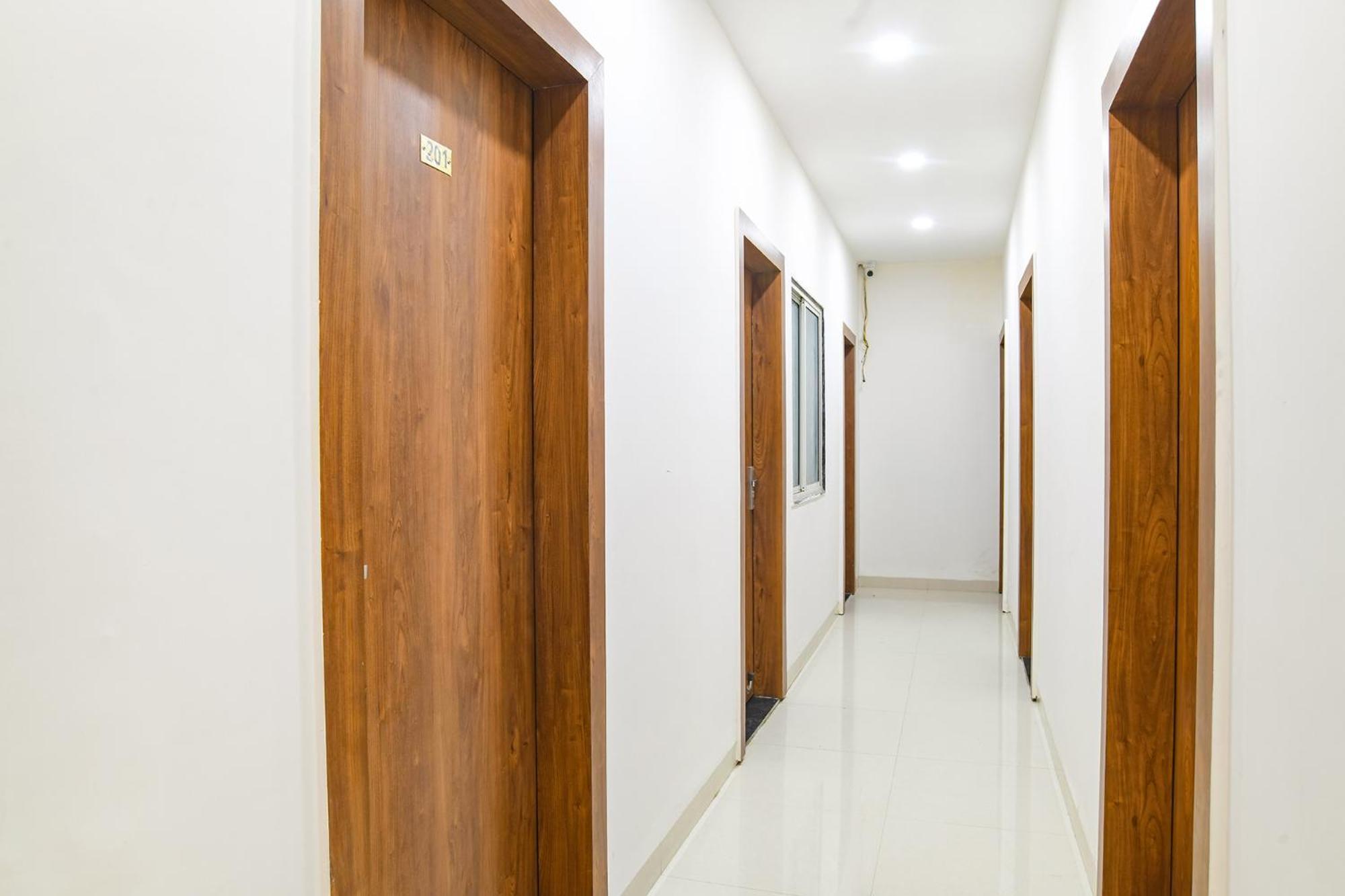 Fabhotel Grand Giriraj Hotel