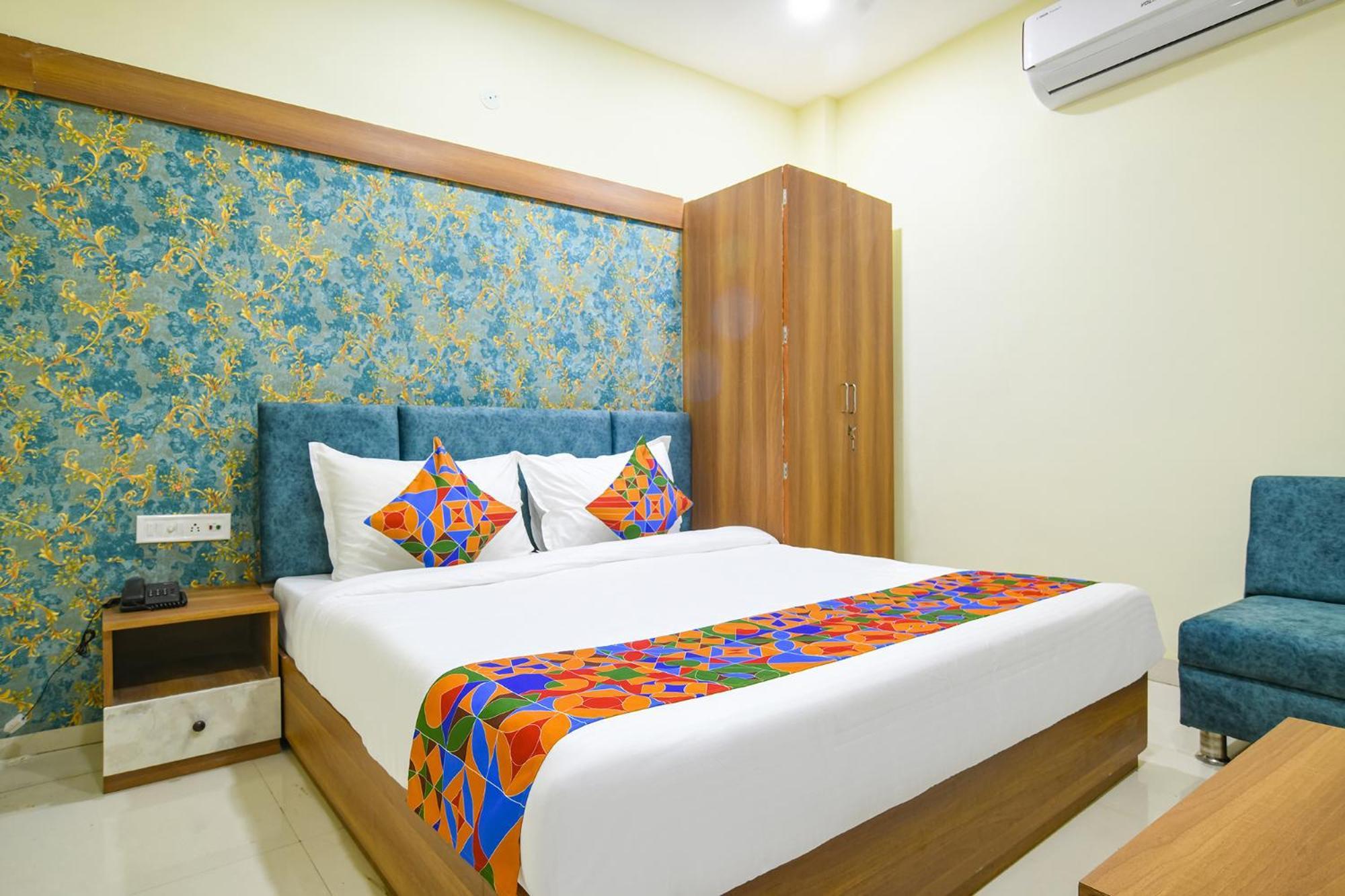 Fabhotel Grand Giriraj 3*