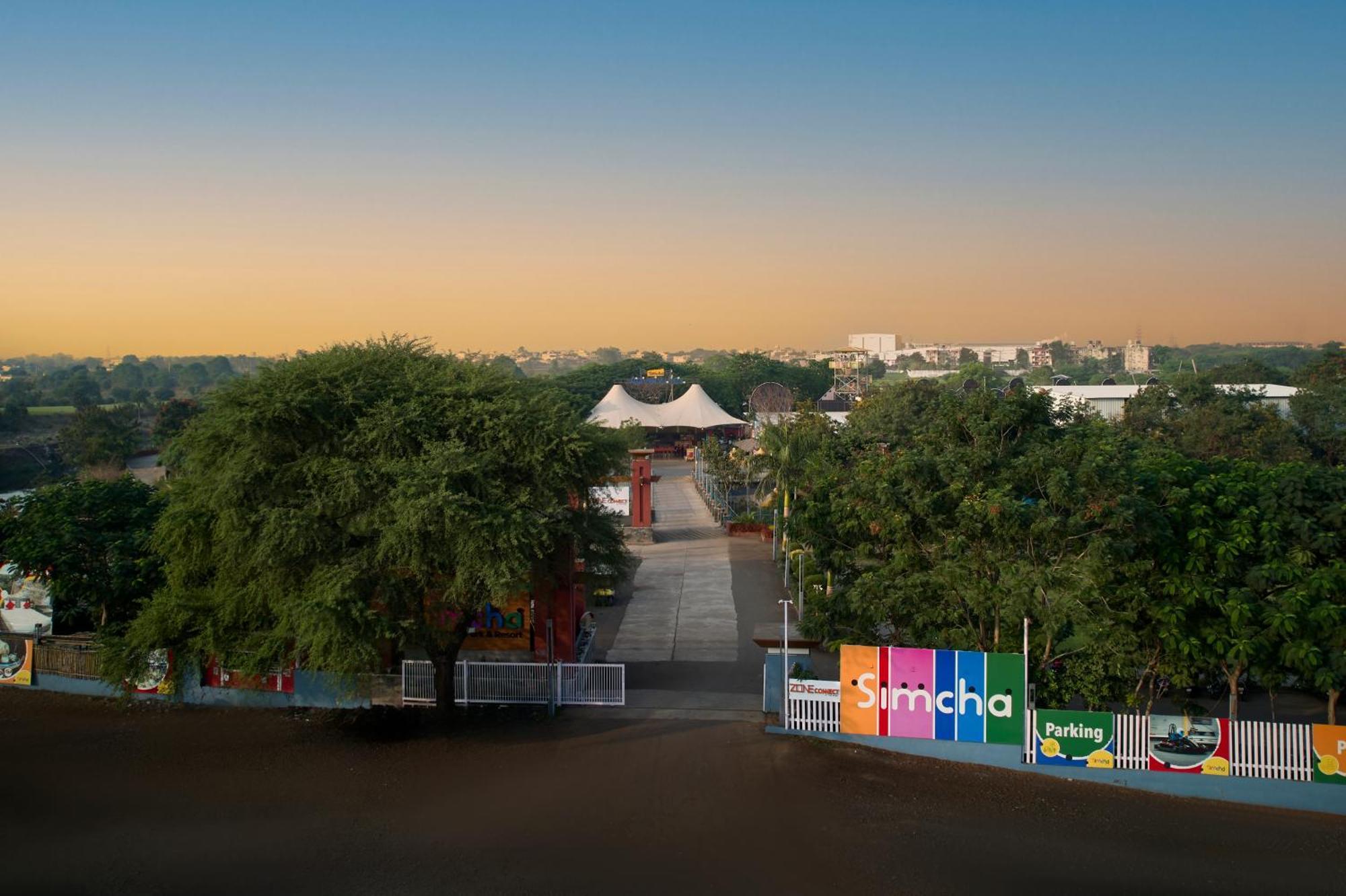 Zone Connect By The Park Resort *