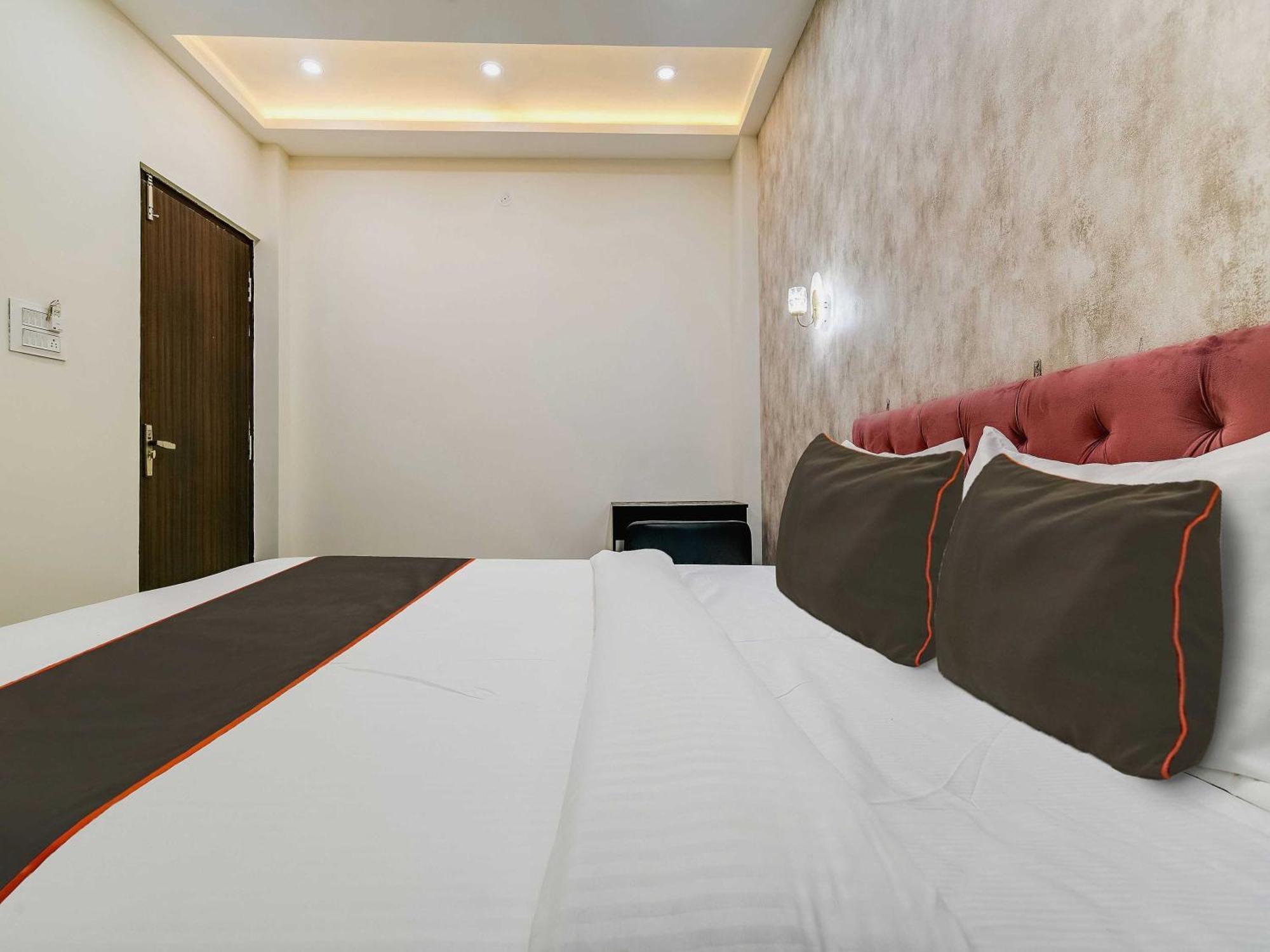 Super Collection O Iconic Hotel Indore