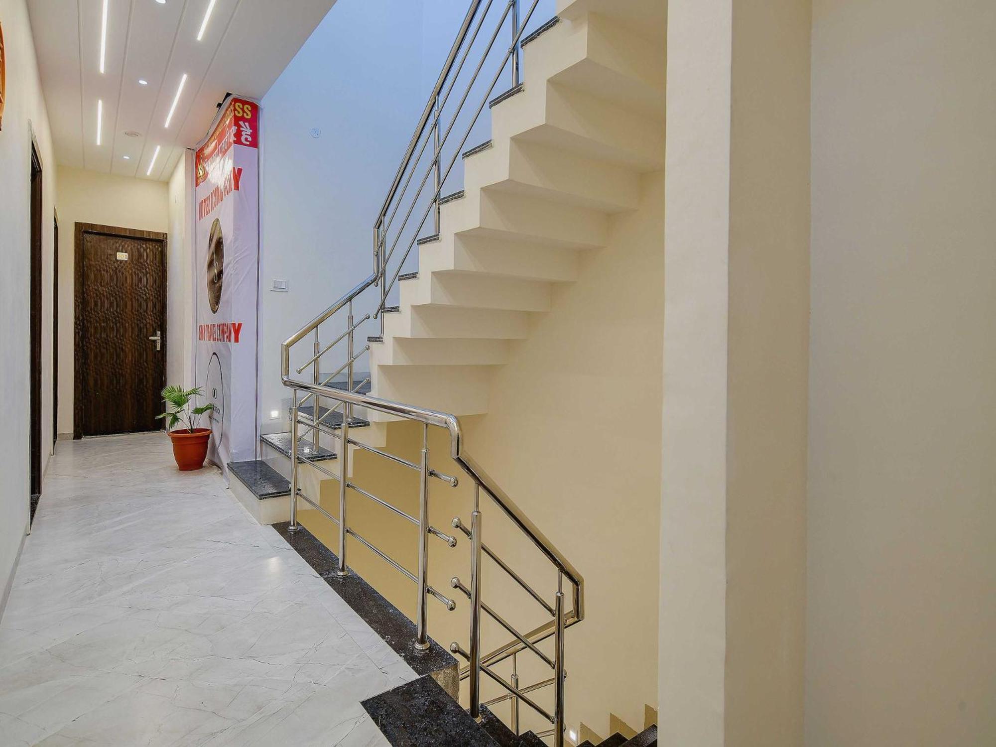 Super Collection O Iconic Hotel Indore