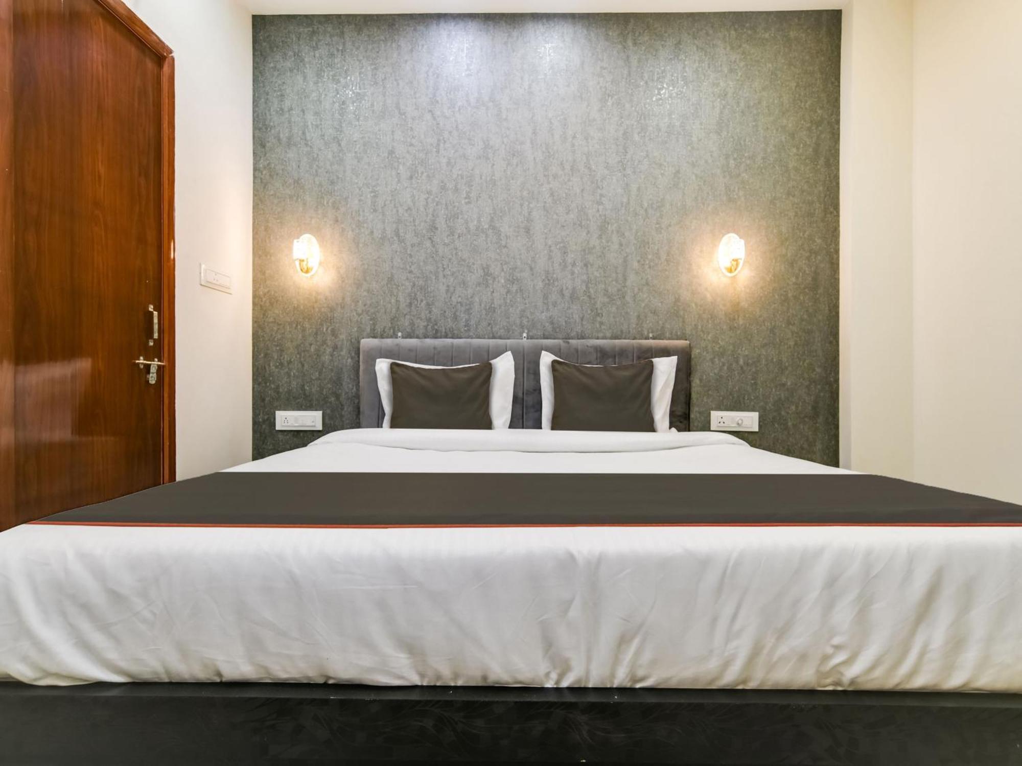 Hotel Super Collection O Iconic Indore
