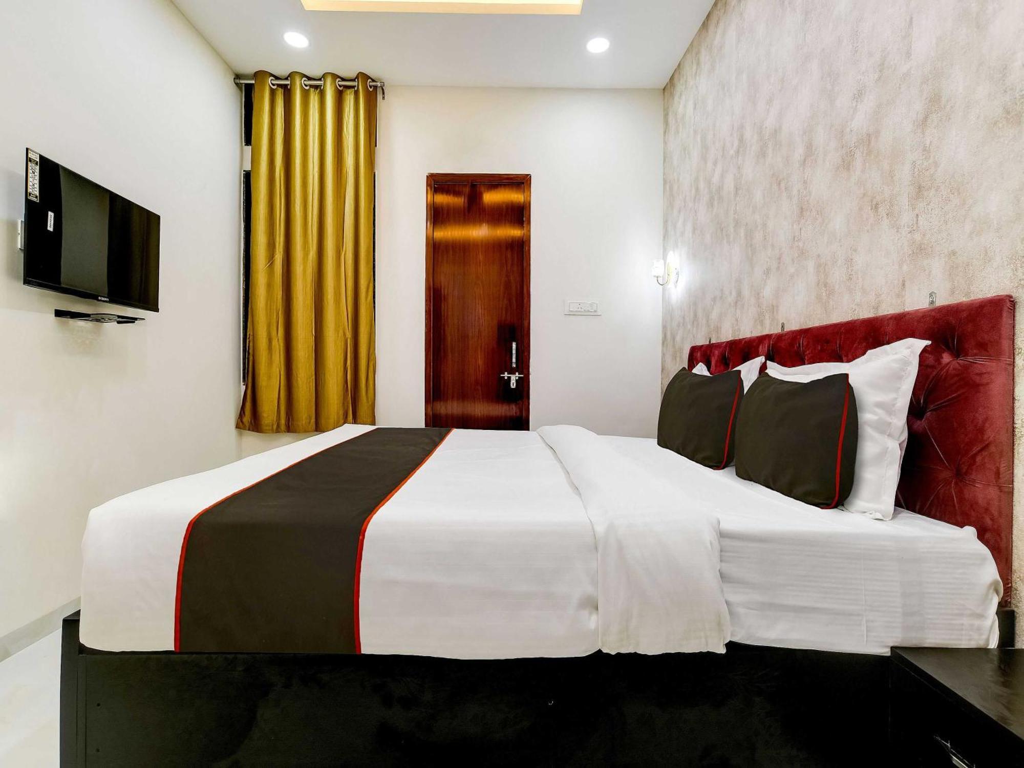 Super Collection O Iconic Hotel