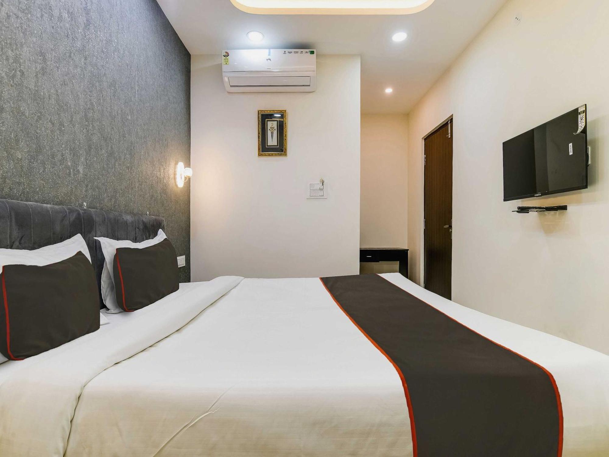Super Collection O Iconic Hotel