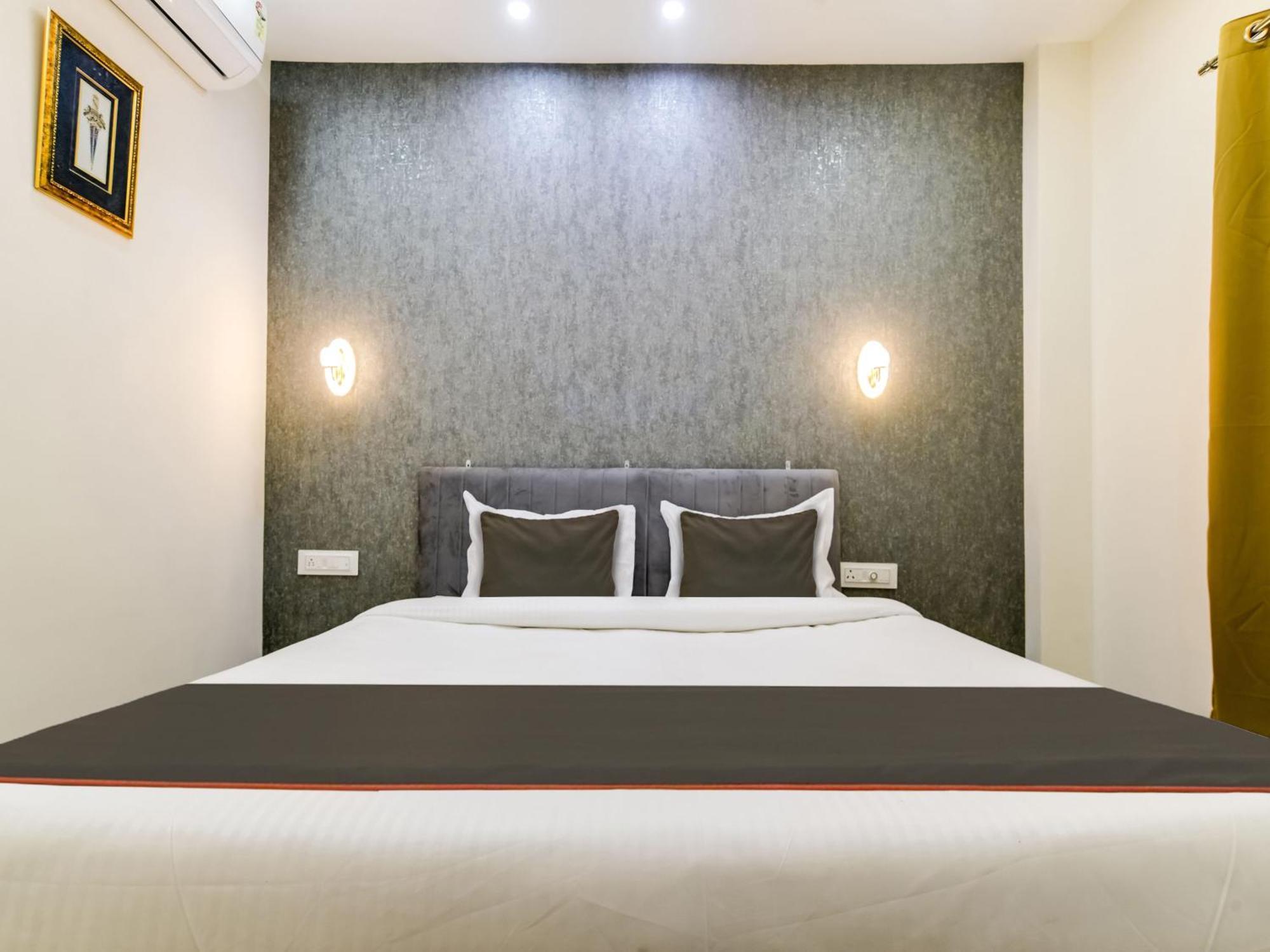 Hotel Super Collection O Iconic 4*