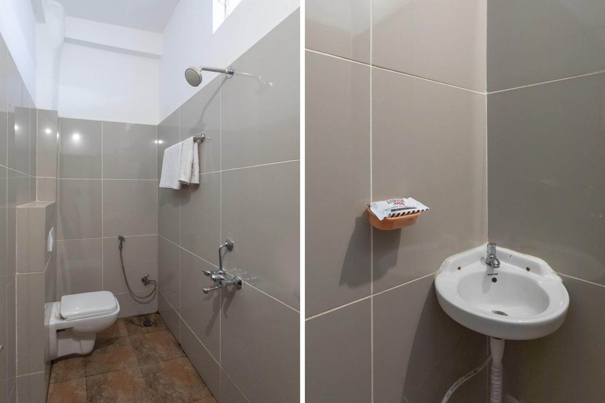 Oyo Royal 3* Indore