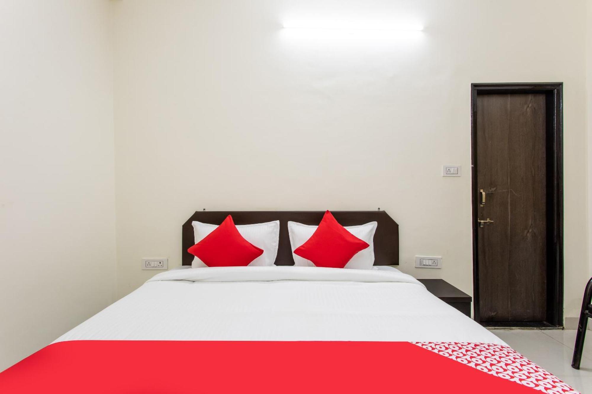 Oyo Royal 3* Indore